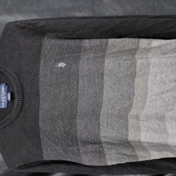 U.S. Polo Assn. Black Crewneck Sweater - Picture 4 of 8